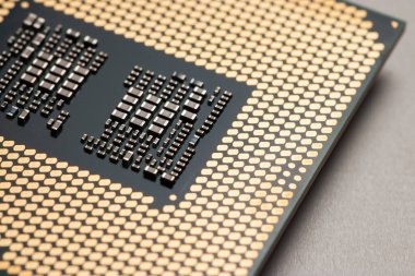 Ana karttan CPU ya da Merkezi İşlem Birimi, bilgisayar donanım sisteminin mikroişlemci ünitesini kapat