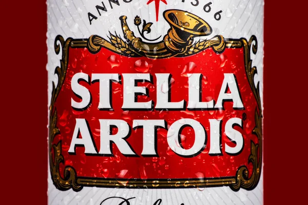 Oekraïne Dnjoekel Maart 2023 Condensatie Waterdruppels Stella Artois Bierblikje — Stockfoto