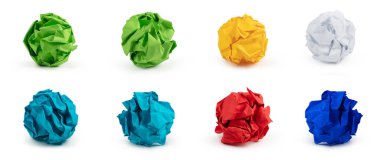 Beyaz arkaplanda renkli kağıt top koleksiyonu