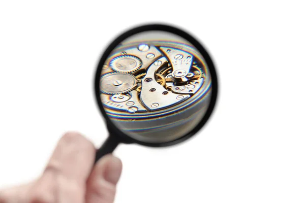 Homem Examina Mecanismo Relógio Antigo Através Uma Lupa Reparação Macro — Fotografia de Stock