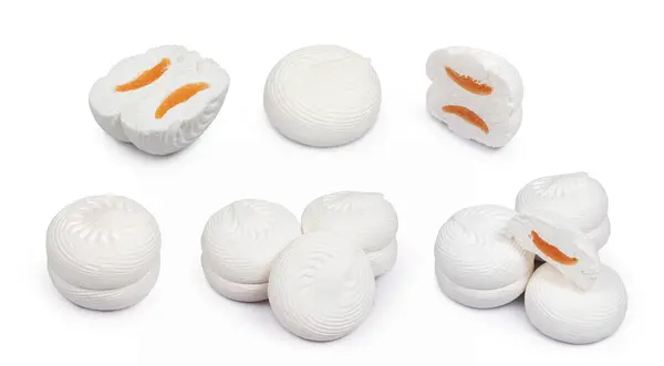 Sladké Bílé Kulaté Marshmallows Oranžová Náplň Bílém Pozadí Sweets Dezert — Stock fotografie