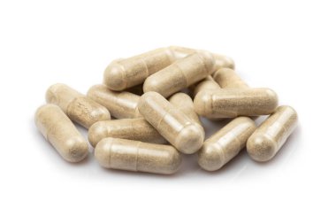 Beyaz arka planda C vitamini kapsülleri. makro fotoğrafçılık