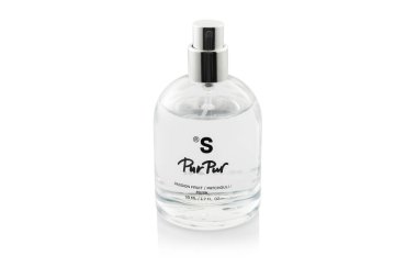 Dinyeper. Ukrayna. 09 Ocak 2024: Bir şişe Parfüm Kardeşleri Aroma Pur. Parfüm spreyi. Çağdaş Lüks Parfüm De Tuvalet Meyve Notlarıyla