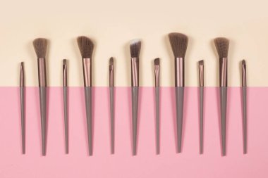 Maksimum makyaj fırçaları, maksimum model. Her durum için tam bir makyaj fırçası paleti.