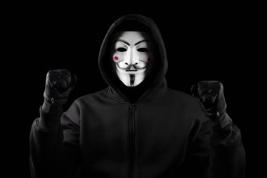 Dinyeper. Ukrayna 31 Ocak 2024: Anonim maskeli hacker yumruklarını kaldırdı.