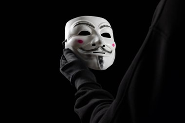 Dinyeper. Ukrayna 31 Ocak 2024: Vendetta maskeli adama yaklaş. Bu maske, Anonymous adlı çevrimiçi hacktivist grubun iyi bilinen bir sembolü..