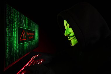 Dinyeper. Ukrayna. 03 Şubat 2024: bilgisayarlı anonim maskeli bir hacker. Hacklenmişsin..