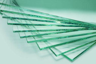 Sayfa boyutuna kesme temperli açık float cam paneller üretim fabrikası.