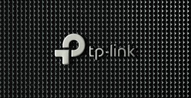 Dinyeper. Ukrayna - 11 Haziran 2024: Kablosuz yönlendirici modem tp bağlantısında yeni tp-link logosu.