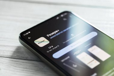 DNIPRO, UKRAINE - 16 Temmuz 2024: Akıllı telefon için ayrılmış Ukraynalı uygulama ve askerlerin askere alınma durumları hakkında gerçek kişisel bilgilere sahip