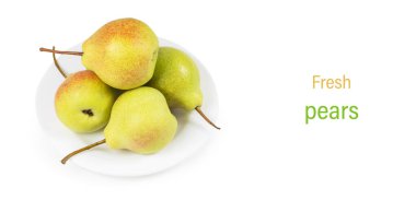 Beyaz masada taze armut meyvesi, sağlıklı meyve..