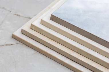 Fabrika yapımı porselen taş kaplama paneller boyutlandırılmış..