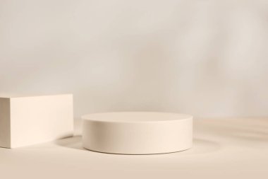 Güzellik veya kozmetik ürünleri için boş model ürün podyum arka planı.