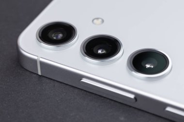 Modern akıllı telefon kamera lensleri, makro görüş. Kapat..