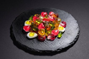 Renkli sakızlı şekerler. Jöleli şekerler.