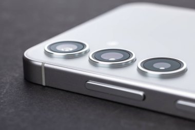 Modern akıllı telefon kamera lensleri, makro görüş. Kapat..