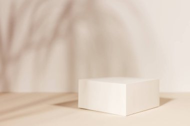 Premium Podyum Ürün Sunumu Model Tasarımı Doğal Kozmetik Tasarımı.