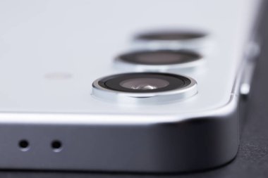 Modern akıllı telefon kamera lensleri, makro görüş. Kapat..