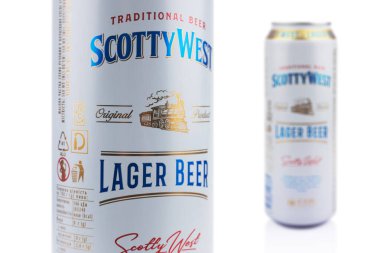 Dnipro, Ukrayna - Ocak 03, 2025: Scotty West lager birası beyaz arka planda kapanabilir. Yapımcılığını Letonyalı Cesu Alus üstlendi..