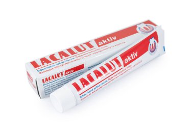 Dnipro, Ukrayna - 7 Ekim 2024: Beyaz lacalut aktif diş macunu tüpü.