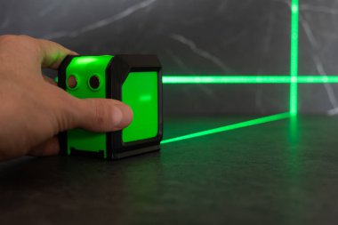 Yeşil kirişli lazer inşa seviyesi.