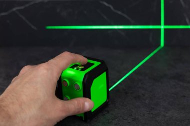 Yeşil kirişli lazer inşa seviyesi.