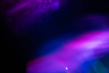 Soyut bulanık lensler siyah renkte parlıyor.