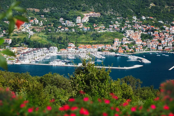 Portonovi Herceg Novi Montenegro 黑山Herceg Novi附近Boka Kotor湾海岸的豪华海滨度假胜地和码头 图库照片
