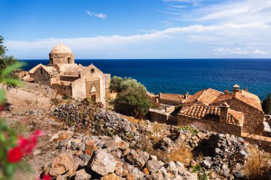 Monemvasia, Laconia, Moreloponnese, Yunanistan. Kilise ve aşağı kasaba, Monemvasia, Yunanistan 