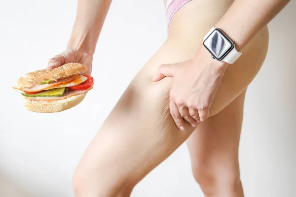Kobieta Postać Burger Białym Tle Cellulit Zły Stan Skóry Fast — Zdjęcie stockowe