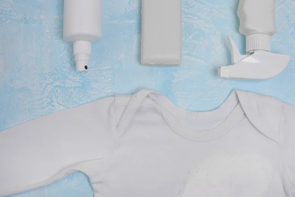 Eliminadores Manchas Blancas Surtidos Con Cuerpo Bebé Blanco Blanqueador Quitamanchas — Foto de Stock