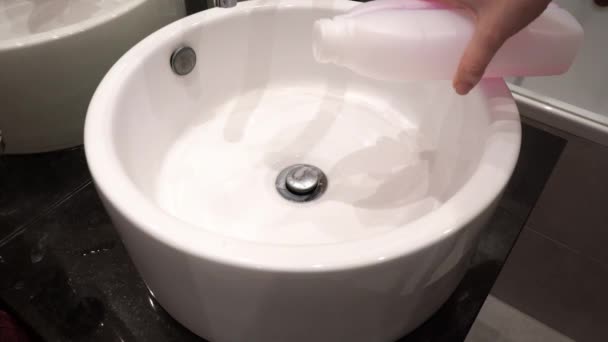 Woman Pours Pipe Cleaner Sink Mole Blockages Pipes High Quality — Vídeo de Stock