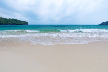 Ang Tanga Ulusal Deniz Parkı 'nda güzel plaj ve gökyüzü, tropik cennet, Samui Bölgesi, Suratthani, Tayland