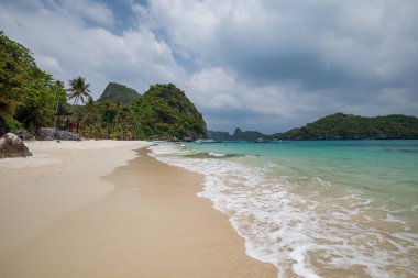 Ang Tanga Ulusal Deniz Parkı 'nda güzel plaj ve gökyüzü, tropik cennet, Samui Bölgesi, Suratthani, Tayland