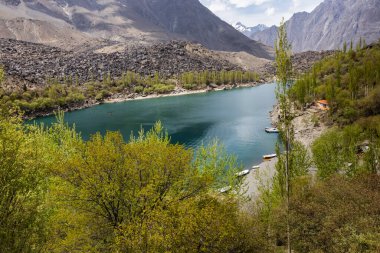Pakistan 'ın Gilgit-Baltistan kentindeki Borith Gölü yakınlarındaki Passu Buzulu' nun güzel manzarası