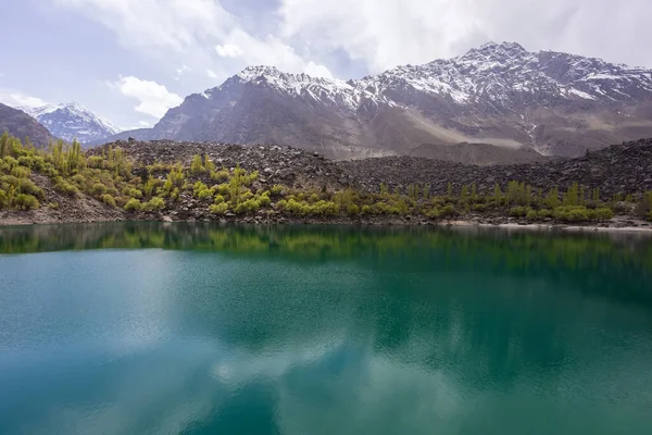 Hermosa Vista Lago Borith Cerca Del Glaciar Passu Gilgit Jalá Imágenes de stock libres de derechos