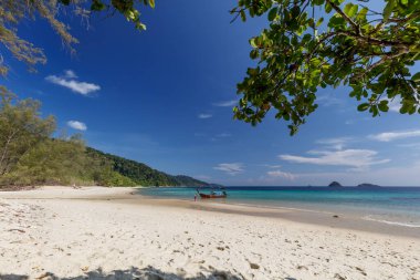 Tropik Cennet Sahili ve mavi gökyüzü, Koh Lipe Adası Satun, Tayland