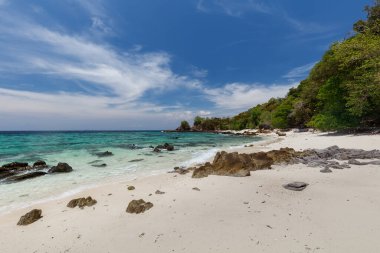 Tropik Cennet Sahili ve mavi gökyüzü, Koh Lipe Adası Satun, Tayland