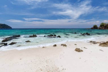 Tropik Cennet Sahili ve mavi gökyüzü, Koh Lipe Adası Satun, Tayland