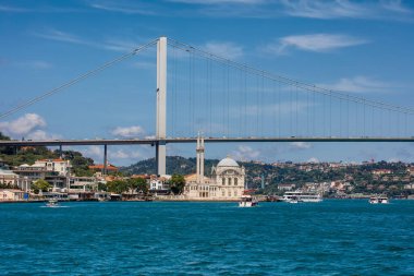 Ortak Cami, İstanbul, İstanbul, Türkiye 'deki Boğaz' dan görülüyor