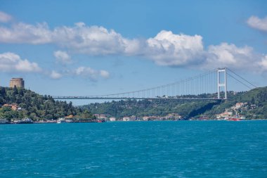 İstanbul Boğazı 'ndan görülen Rumeli Kalesi ve Fatih Sultan Mehmet Kprs