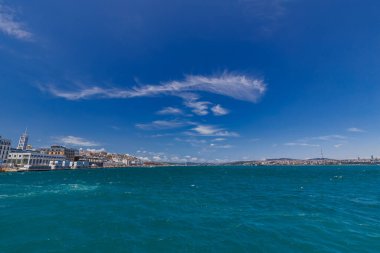 İstanbul 'un İstanbul şehrinin güzel manzarası Türkiye' nin Boğaz kentine yelken açmaktan