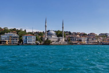 İstanbul 'un İstanbul şehrinin güzel manzarası Türkiye' nin Boğaz kentine yelken açmaktan