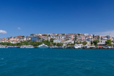 İstanbul 'un İstanbul şehrinin güzel manzarası Türkiye' nin Boğaz kentine yelken açmaktan