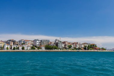 İstanbul 'un İstanbul şehrinin güzel manzarası Türkiye' nin Boğaz kentine yelken açmaktan