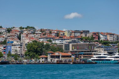 İstanbul 'un İstanbul şehrinin güzel manzarası Türkiye' nin Boğaz kentine yelken açmaktan