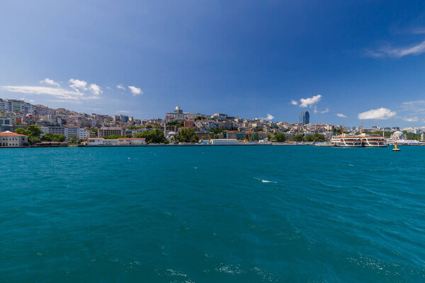 Вид Стамбула с круизного лайнера на Босфор, Турция