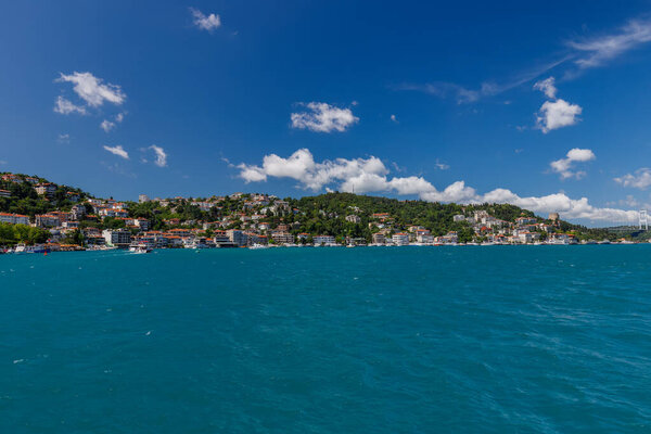 Вид Стамбула с круизного лайнера на Босфор, Турция