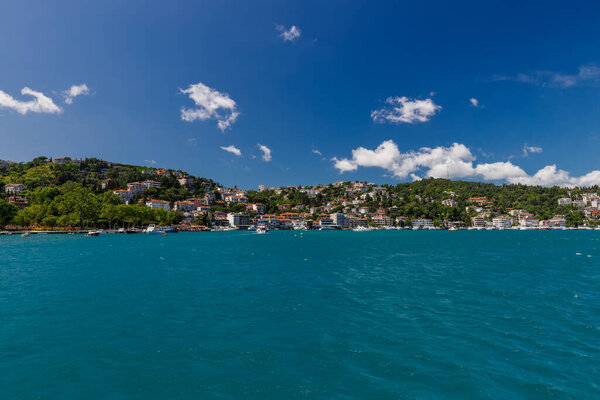 Вид Стамбула с круизного лайнера на Босфор, Турция