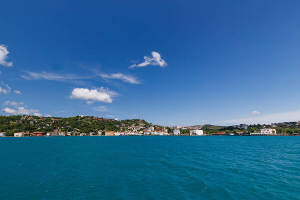 Вид Стамбула с круизного лайнера на Босфор, Турция